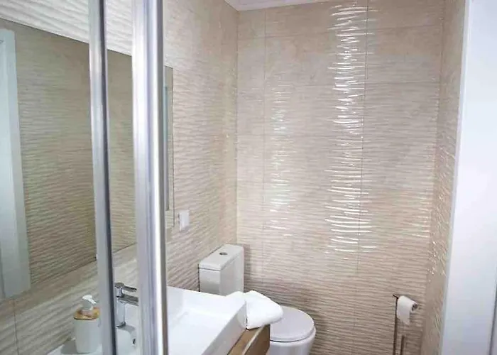 Waters House Пениши